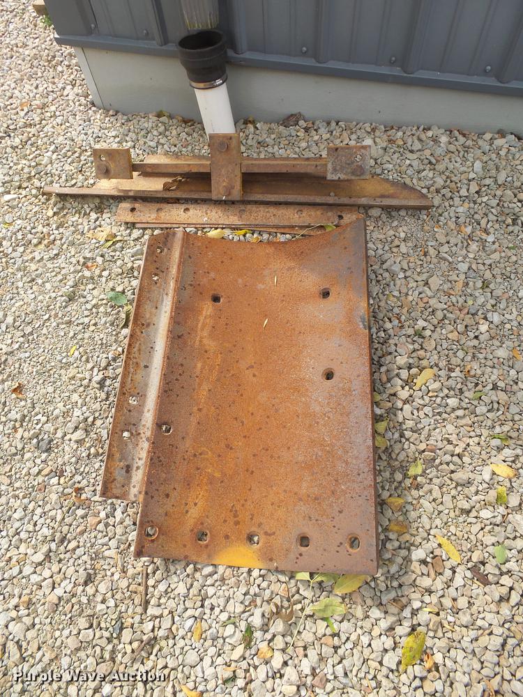 image for item DX9136 1983 Caterpillar 140G motor grader