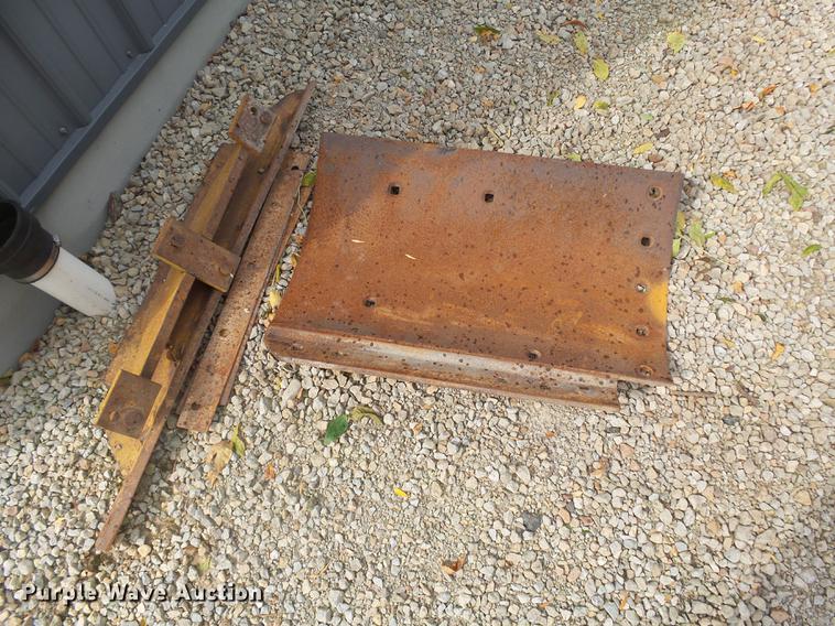 image for item DX9136 1983 Caterpillar 140G motor grader