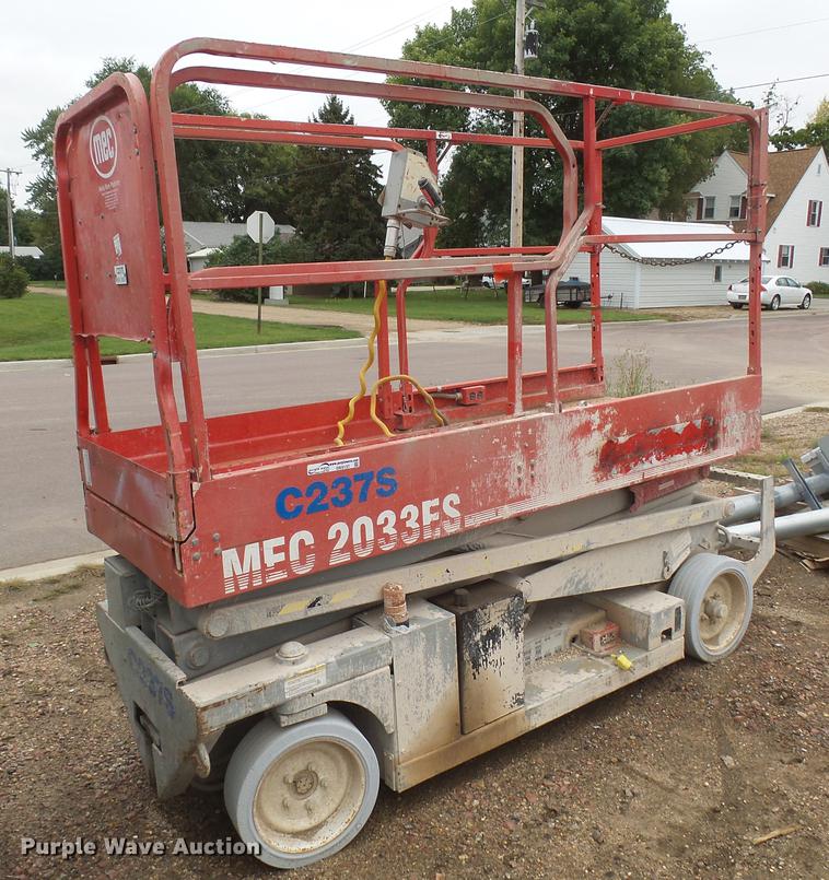 image for item DX9137 2000 Mec 2033ES scissor lift