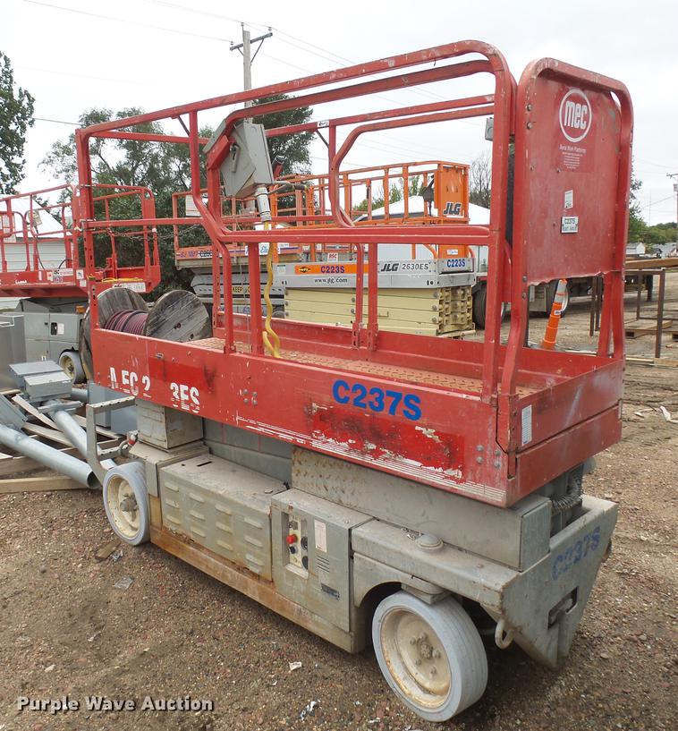 image for item DX9137 2000 Mec 2033ES scissor lift