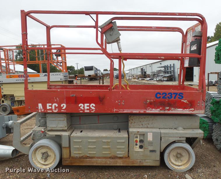 image for item DX9137 2000 Mec 2033ES scissor lift