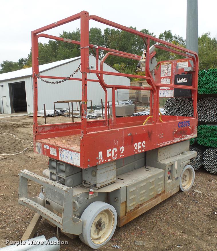 image for item DX9137 2000 Mec 2033ES scissor lift
