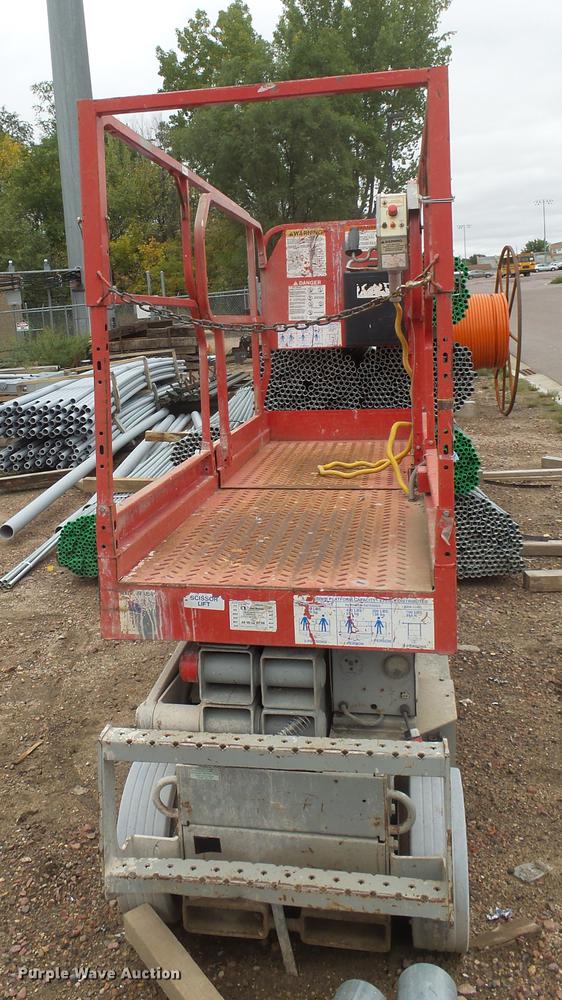 image for item DX9137 2000 Mec 2033ES scissor lift