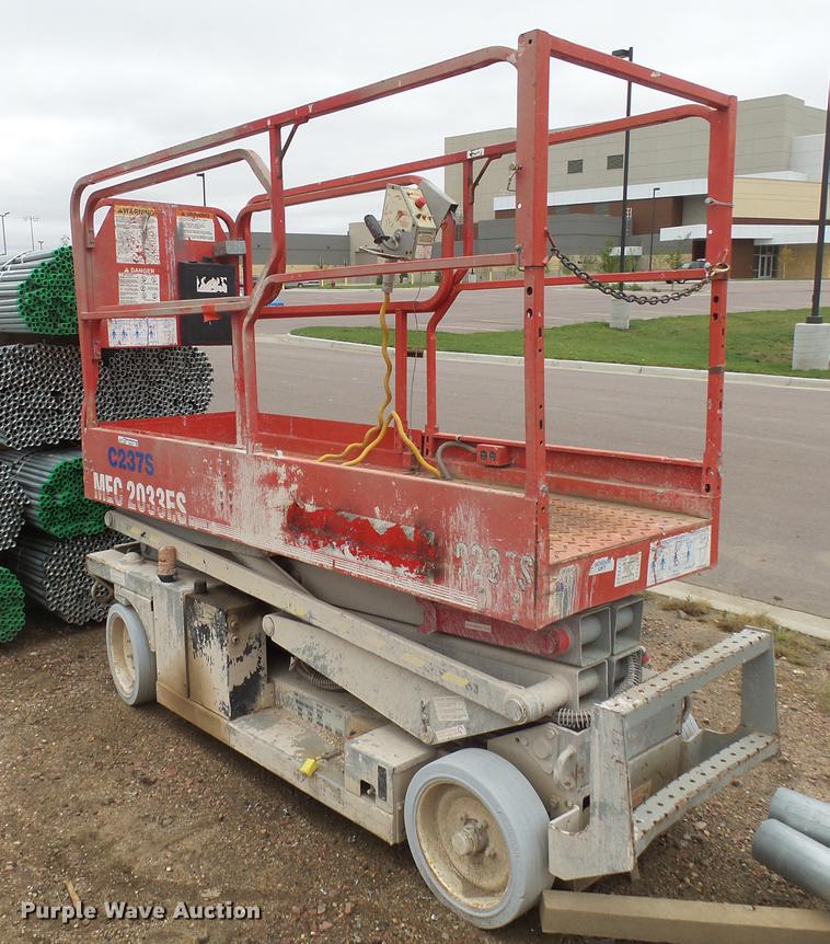 image for item DX9137 2000 Mec 2033ES scissor lift