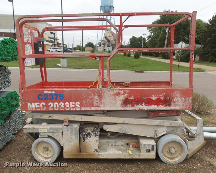 image for item DX9137 2000 Mec 2033ES scissor lift
