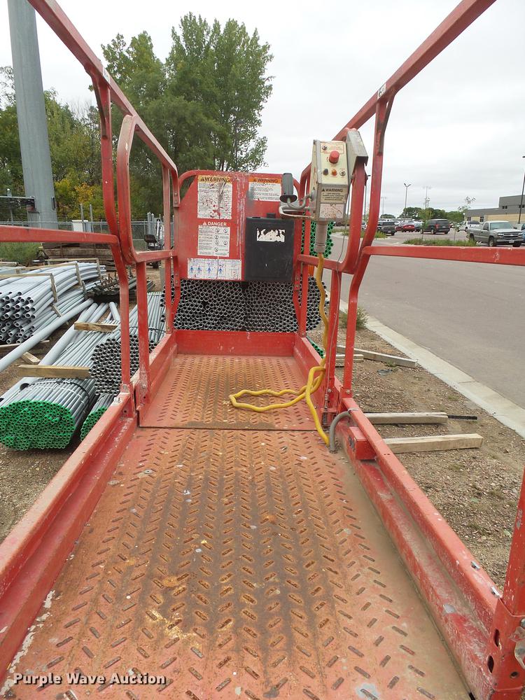 image for item DX9137 2000 Mec 2033ES scissor lift