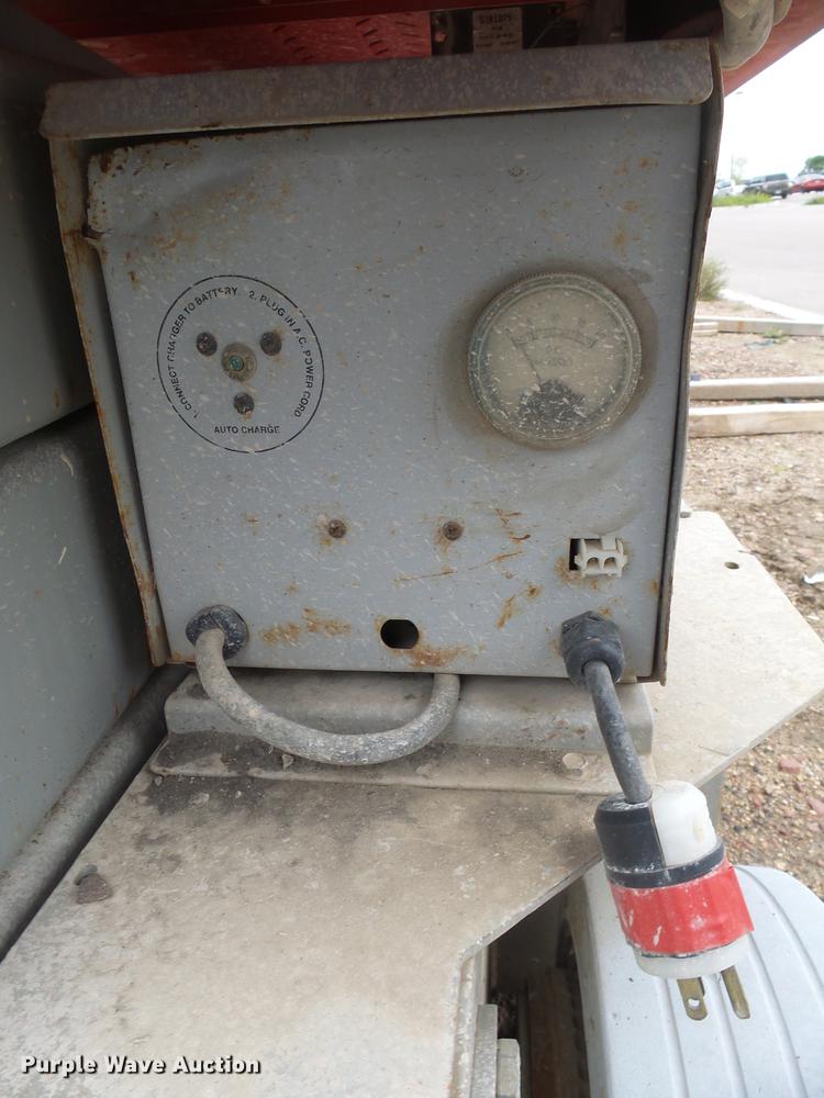 image for item DX9137 2000 Mec 2033ES scissor lift