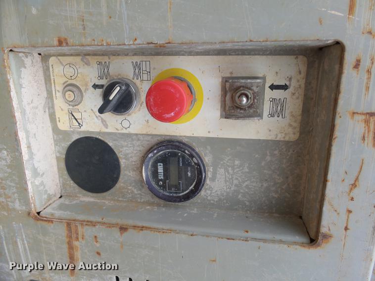 image for item DX9137 2000 Mec 2033ES scissor lift