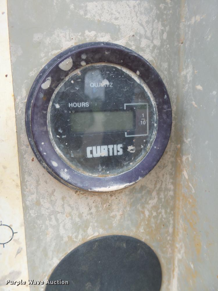 image for item DX9137 2000 Mec 2033ES scissor lift