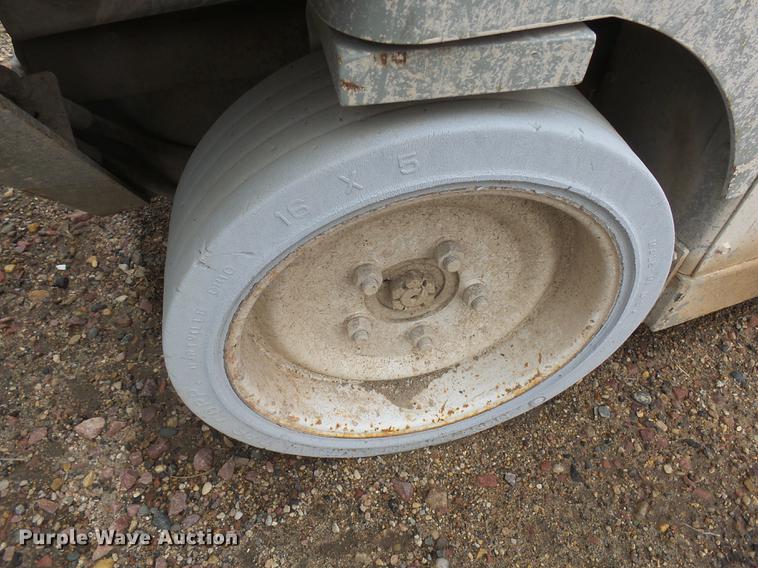 image for item DX9137 2000 Mec 2033ES scissor lift