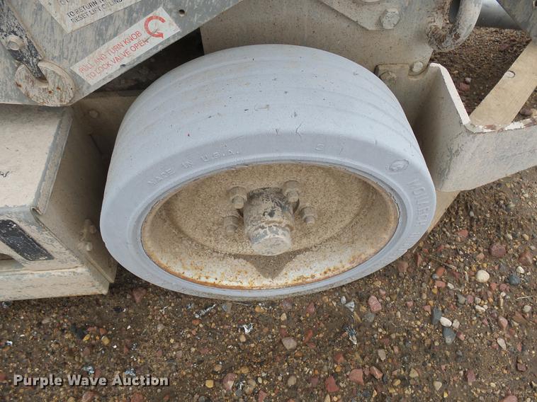 image for item DX9137 2000 Mec 2033ES scissor lift