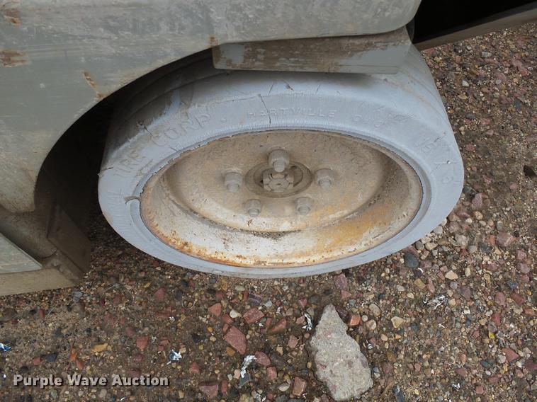 image for item DX9137 2000 Mec 2033ES scissor lift