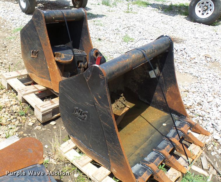 (3) Tag excavator buckets in Olathe, KS Item DX9440 sold Purple Wave