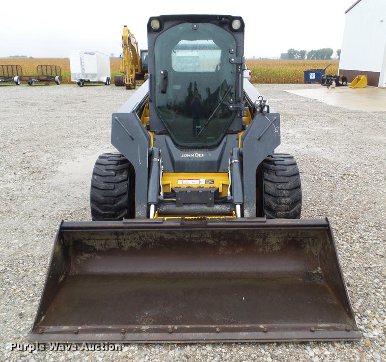 image for item DZ9434 2011 John Deere 328D skid steer