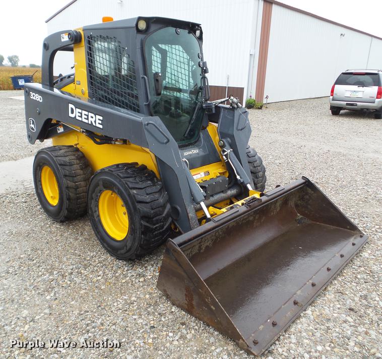 image for item DZ9434 2011 John Deere 328D skid steer