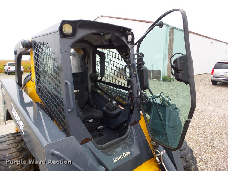 image for item DZ9434 2011 John Deere 328D skid steer