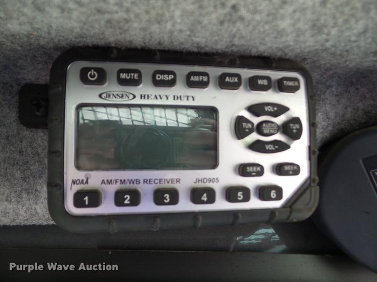 image for item DZ9434 2011 John Deere 328D skid steer