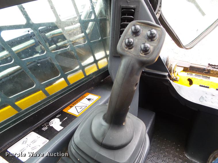 image for item DZ9434 2011 John Deere 328D skid steer