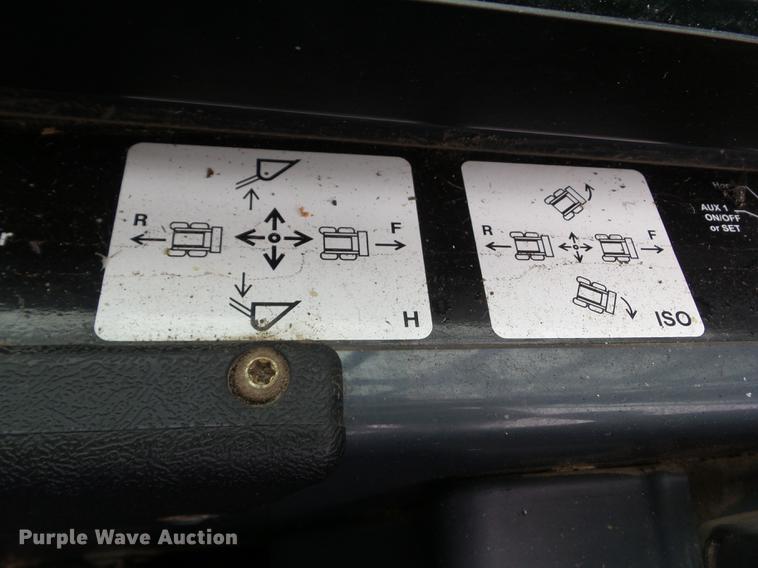 image for item DZ9434 2011 John Deere 328D skid steer