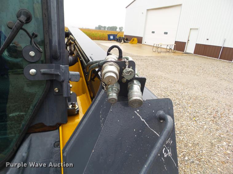 image for item DZ9434 2011 John Deere 328D skid steer