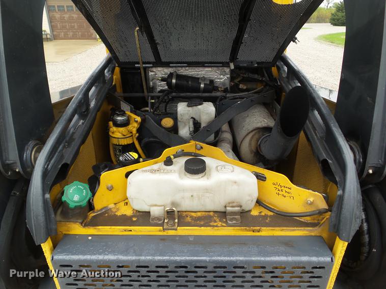 image for item DZ9434 2011 John Deere 328D skid steer