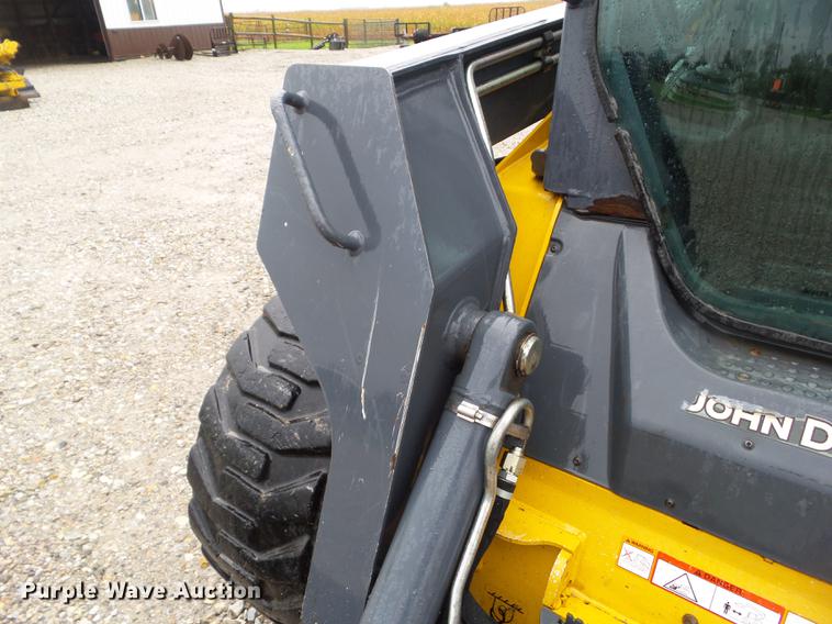 image for item DZ9434 2011 John Deere 328D skid steer