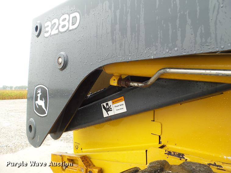 image for item DZ9434 2011 John Deere 328D skid steer