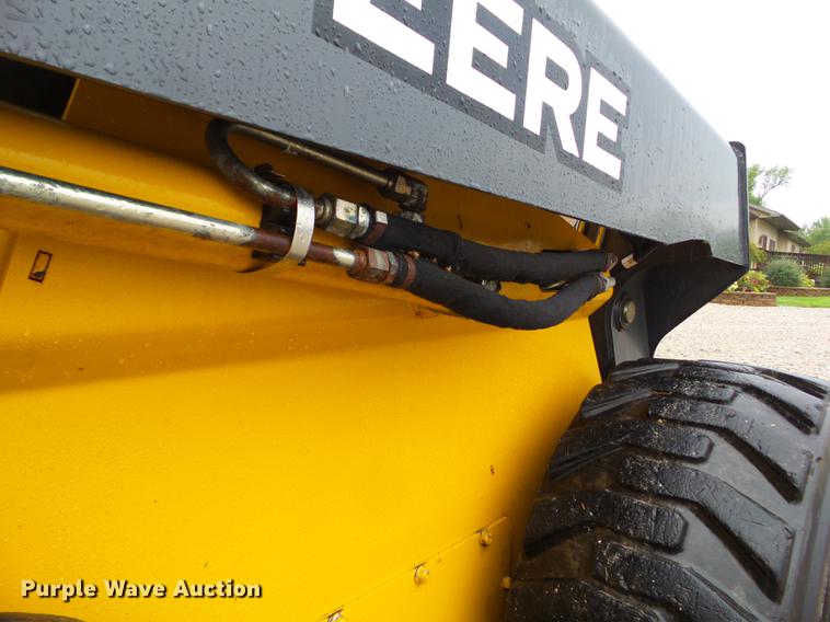 image for item DZ9434 2011 John Deere 328D skid steer