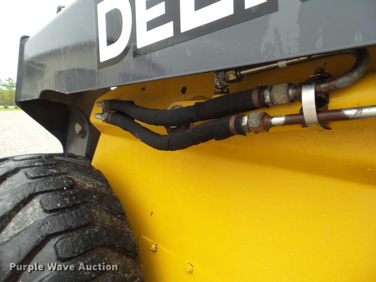 image for item DZ9434 2011 John Deere 328D skid steer