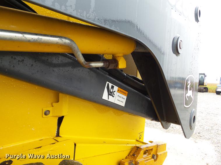 image for item DZ9434 2011 John Deere 328D skid steer