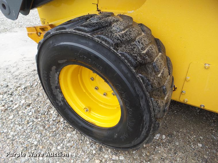 image for item DZ9434 2011 John Deere 328D skid steer