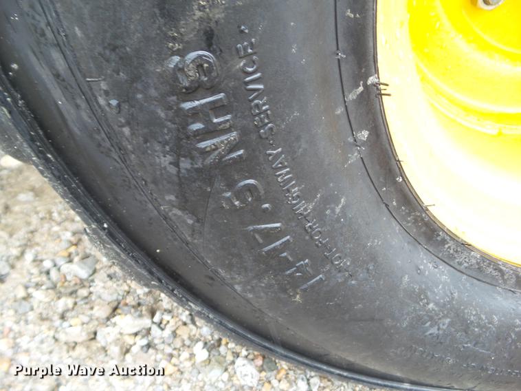 image for item DZ9434 2011 John Deere 328D skid steer