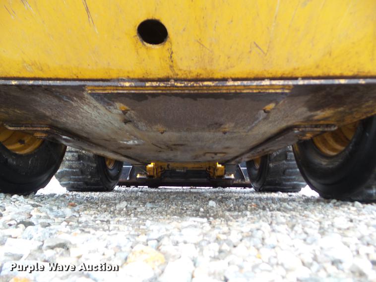 image for item DZ9434 2011 John Deere 328D skid steer