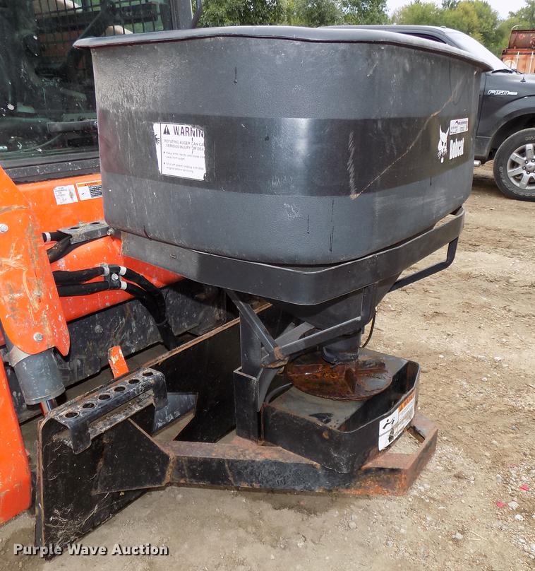 Bobcat spreader in Omaha, NE Item DZ9562 sold Purple Wave