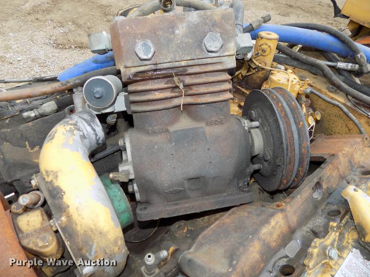 image for item DZ9563 Caterpillar 3208 10.4L V8 turbo diesel engine