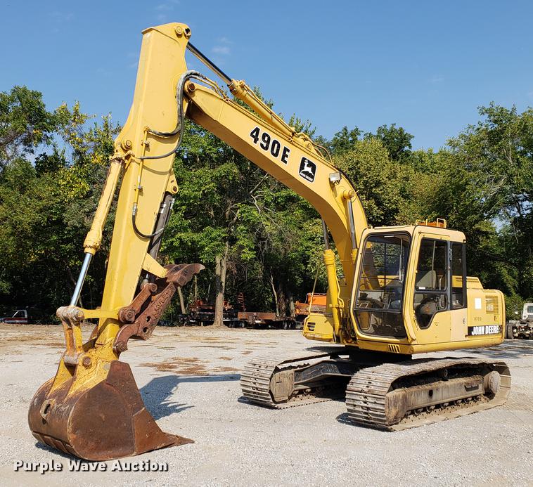 image for item EF9854 1996 John Deere 490E excavator