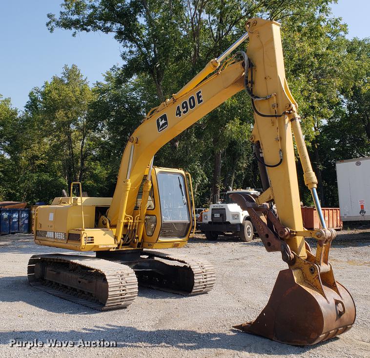 image for item EF9854 1996 John Deere 490E excavator
