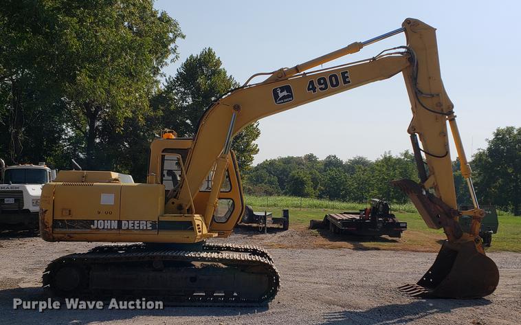 image for item EF9854 1996 John Deere 490E excavator