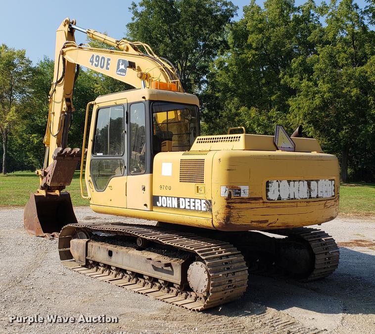image for item EF9854 1996 John Deere 490E excavator