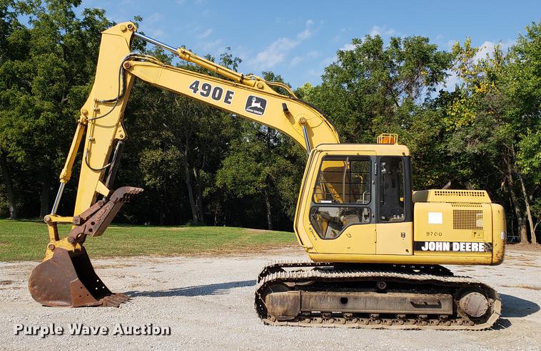 image for item EF9854 1996 John Deere 490E excavator