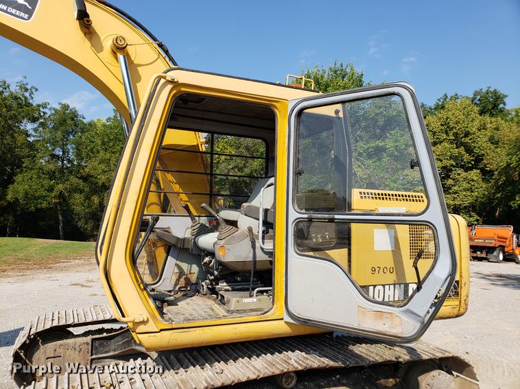 image for item EF9854 1996 John Deere 490E excavator