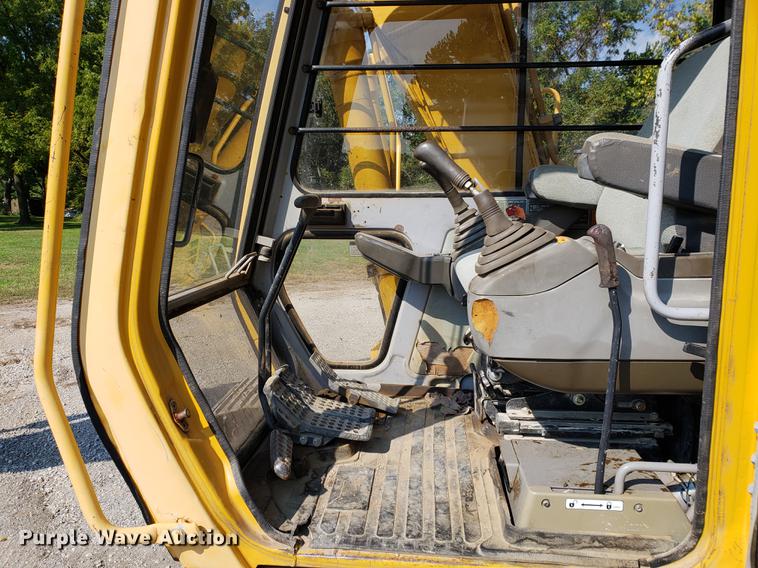 image for item EF9854 1996 John Deere 490E excavator