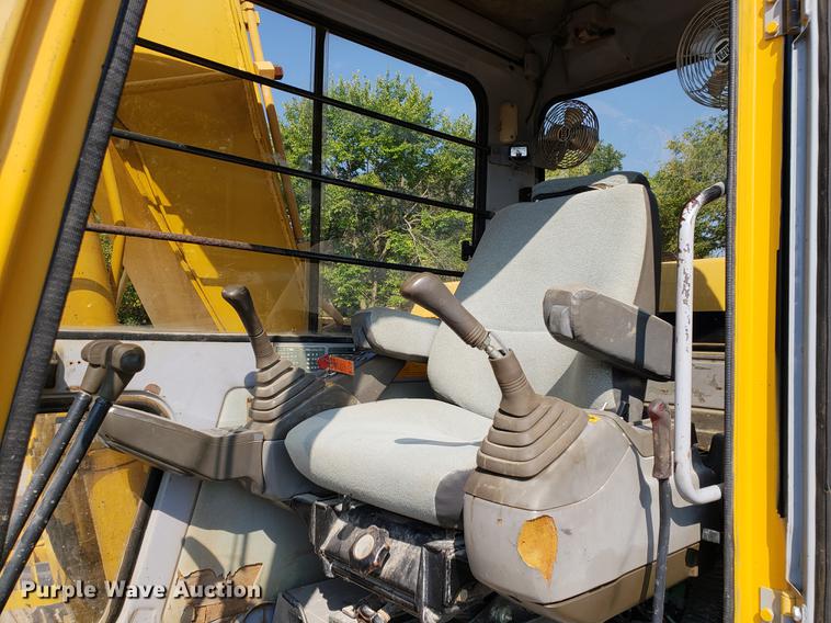 image for item EF9854 1996 John Deere 490E excavator