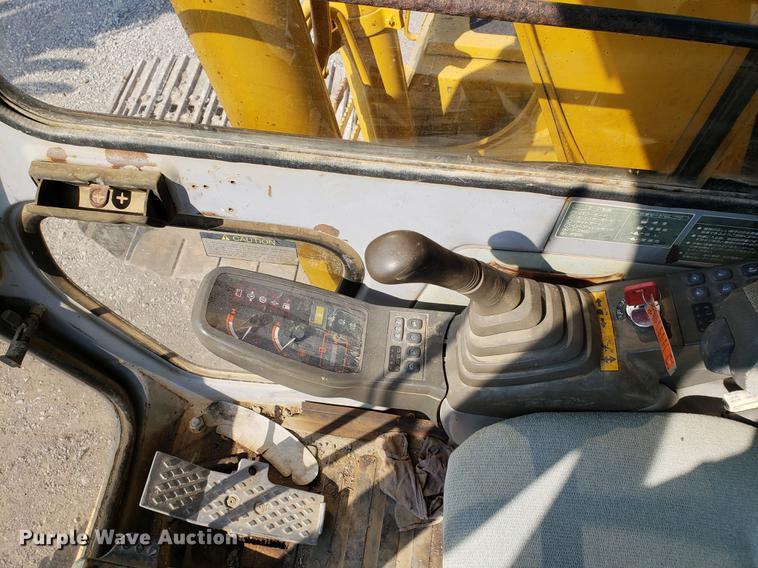 image for item EF9854 1996 John Deere 490E excavator