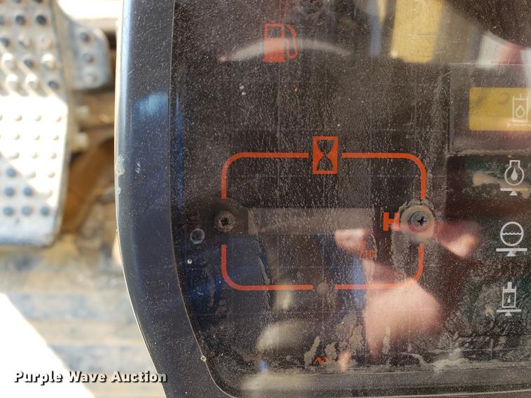 image for item EF9854 1996 John Deere 490E excavator