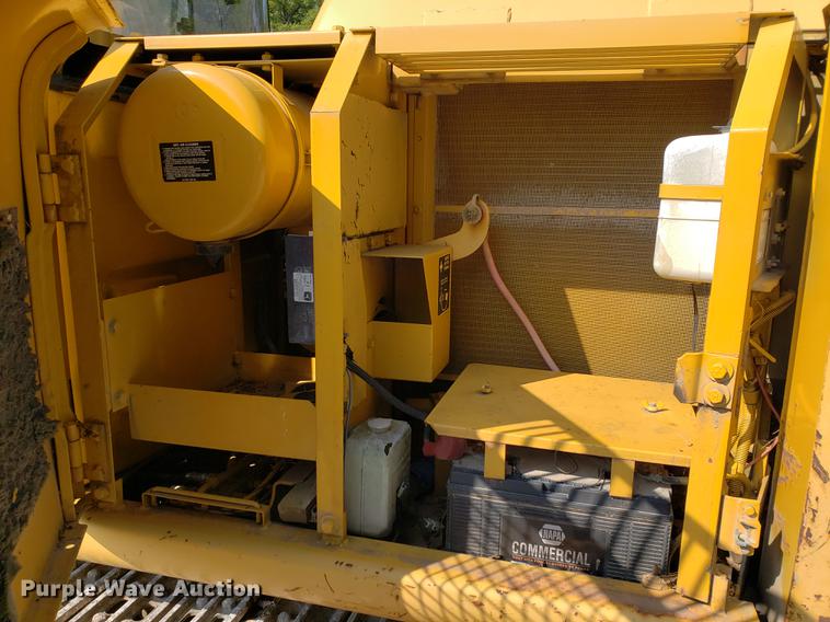 image for item EF9854 1996 John Deere 490E excavator