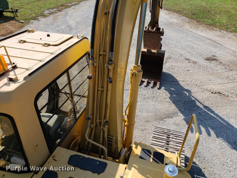 image for item EF9854 1996 John Deere 490E excavator
