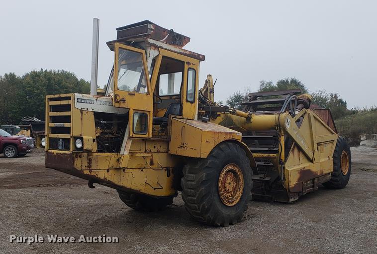 image for item EF9916 International 412 elevating scraper