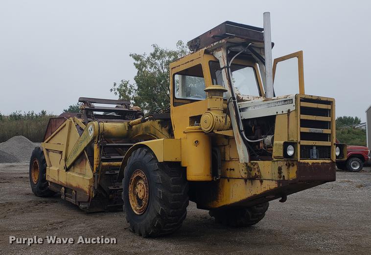 image for item EF9916 International 412 elevating scraper