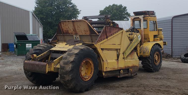 image for item EF9916 International 412 elevating scraper